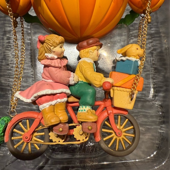Carlton Cards Festive Hot Air Balloon Ornament - Picture 8 of 8